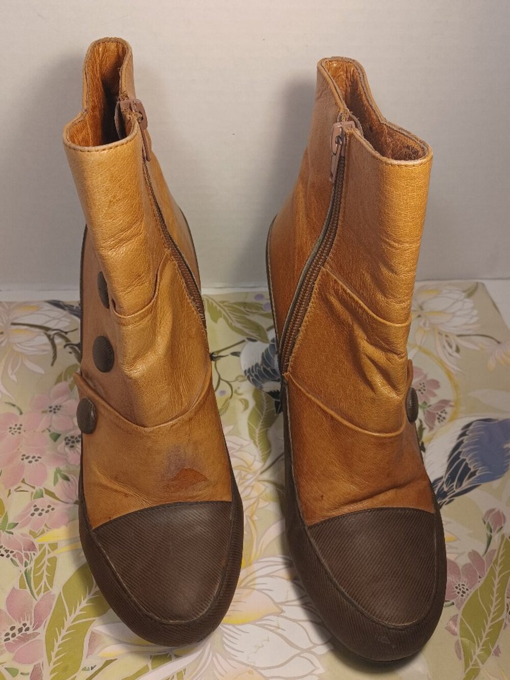******BLOW OUT SALE**********Miz Mooz Victorian Inspired Ankle Boots Size 7